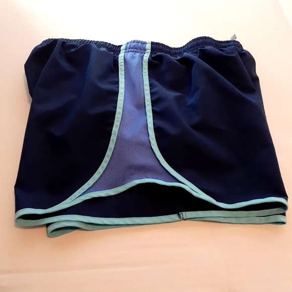 Girls Nike shirt Large - Picture 5 of 7